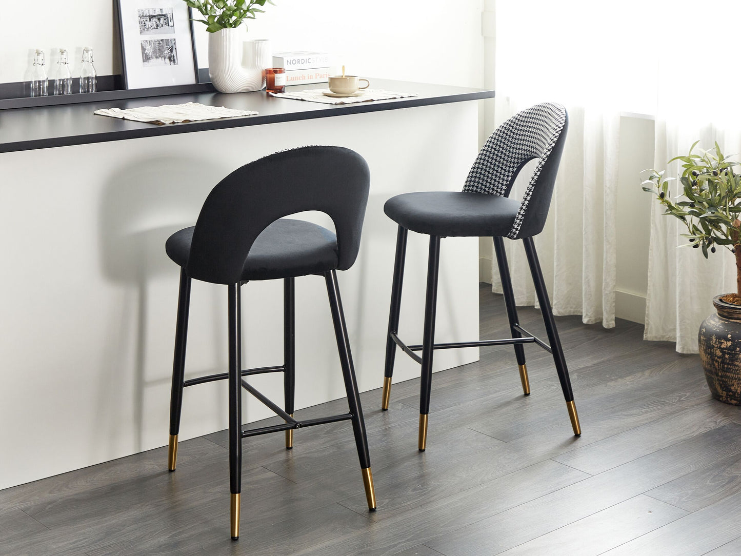 Set mit 2 Barstühlen FALTON Samtstoff Schwarz / Weiss