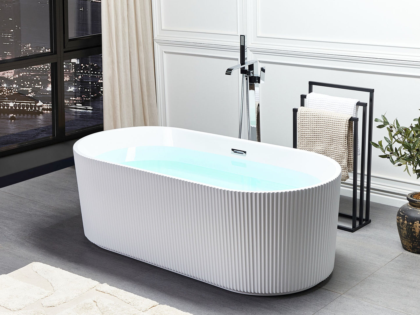 Freistehende Badewanne 169 x 80 cm oval weiss GOCTA
