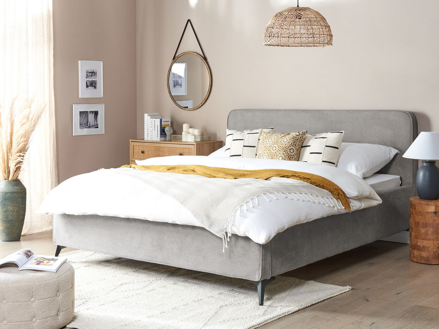 Bett mit Lattenrost Stoff VALOGNES 180 x 200 cm Hellgrau