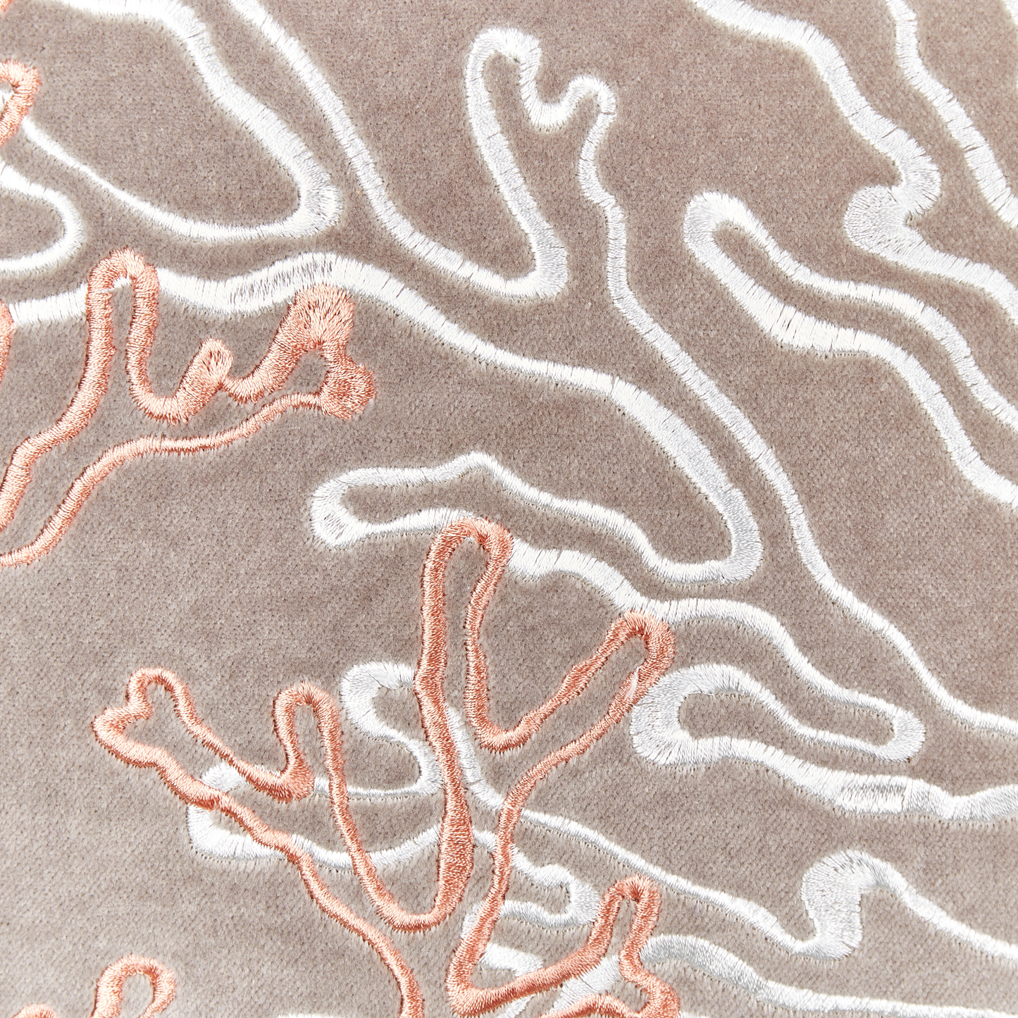 Dekokissen MAZZAELLA Samtstoff 45 x 45 cm Taupe Pflanzenmuster