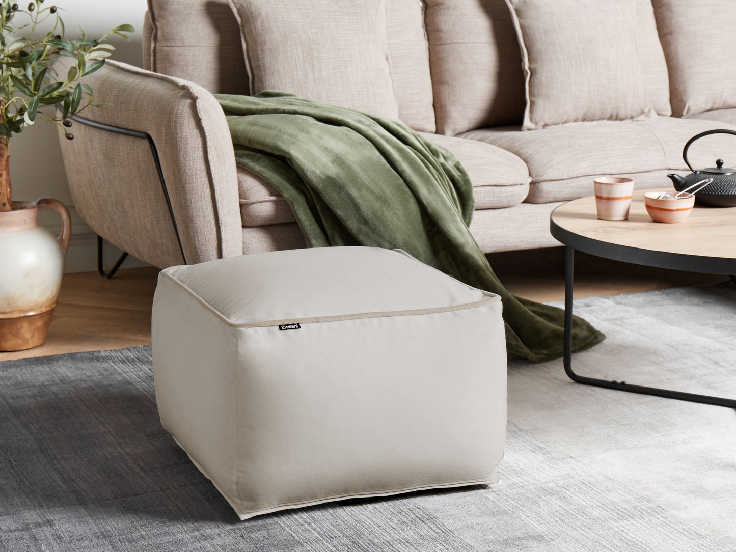Pouf Samtstoff hellbeige 50 x 50 x 30 cm DAREYN